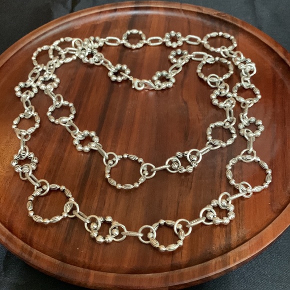 Silver tone necklace - Picture 2 of 5